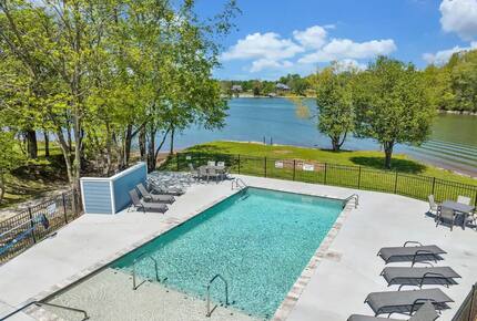 Barefoot Bay Getaway | Stylish Lake Home Near Downtown Winchester - Winchester, Tennessee