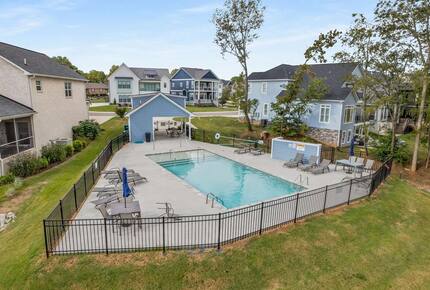 Barefoot Bay Getaway | Stylish Lake Home Near Downtown Winchester - Winchester, Tennessee