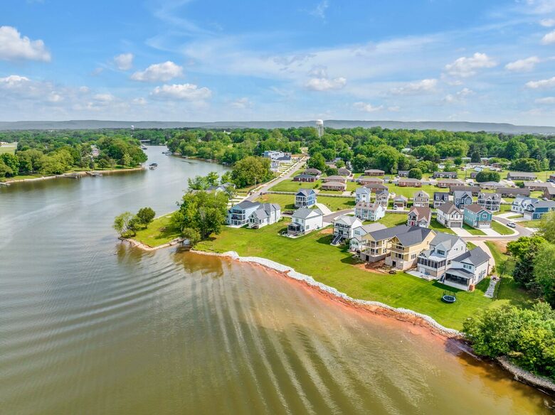 Barefoot Bay Getaway | Stylish Lake Home Near Downtown Winchester - Winchester, Tennessee