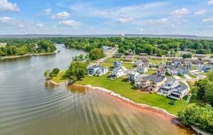Barefoot Bay Getaway | Stylish Lake Home Near Downtown Winchester - Winchester, Tennessee