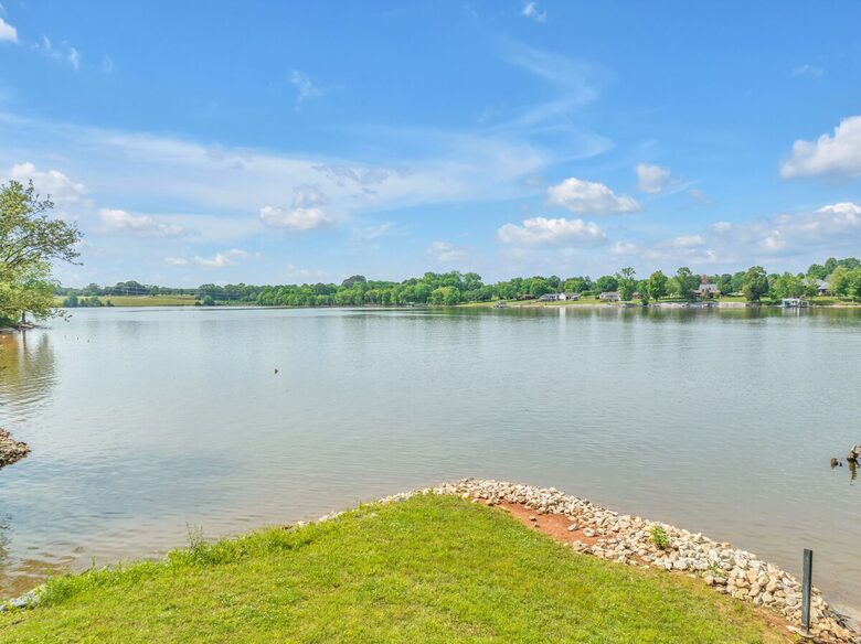 Barefoot Bay Getaway | Stylish Lake Home Near Downtown Winchester - Winchester, Tennessee