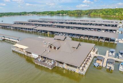 Barefoot Bay Getaway | Stylish Lake Home Near Downtown Winchester - Winchester, Tennessee