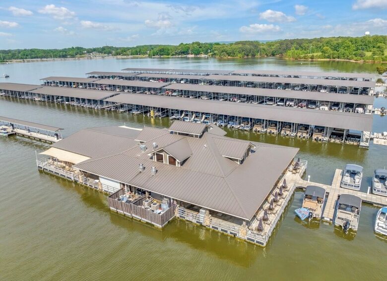 Barefoot Bay Getaway | Stylish Lake Home Near Downtown Winchester - Winchester, Tennessee