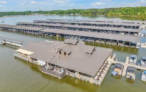 Barefoot Bay Getaway | Stylish Lake Home Near Downtown Winchester - Winchester, Tennessee