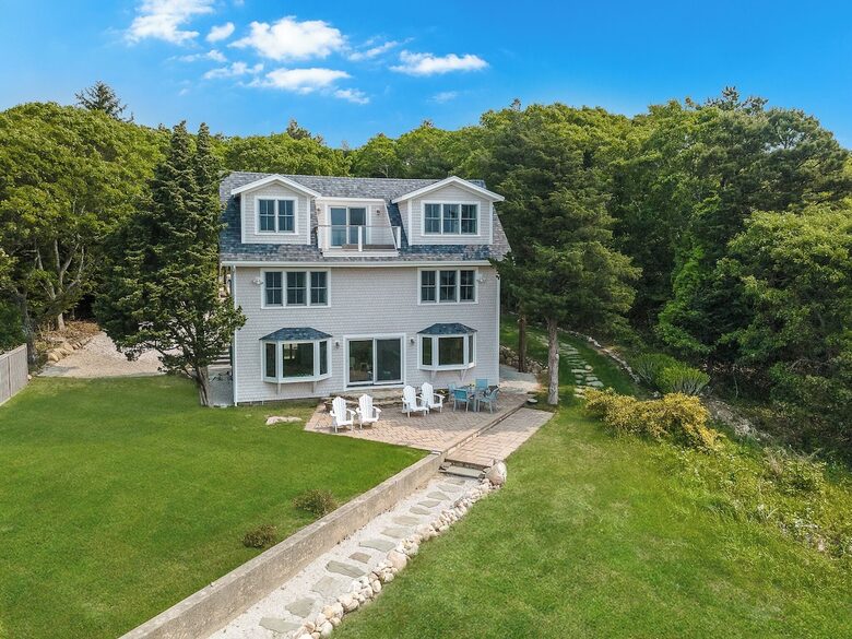 Elegant Coastal Estate on Indian Neck Peninsula - Wareham, Massachusetts