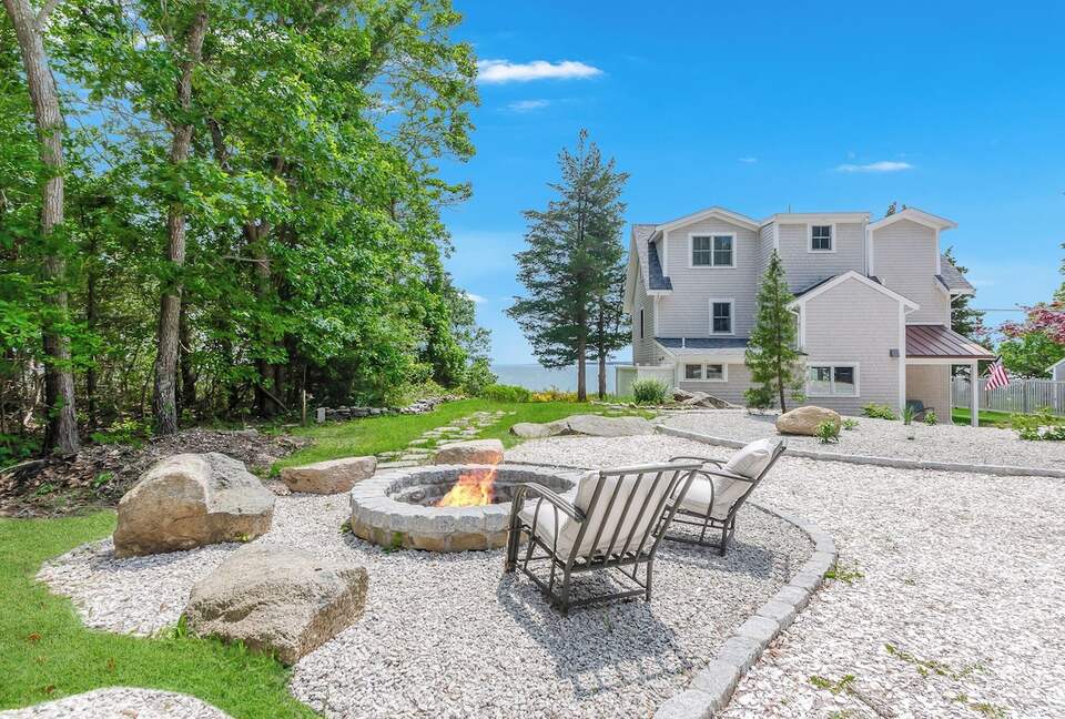 Elegant Coastal Estate on Indian Neck Peninsula - Wareham, Massachusetts