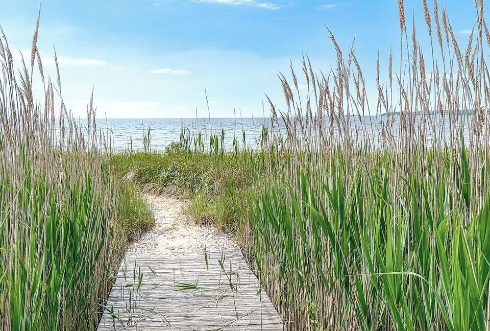 Elegant Coastal Estate on Indian Neck Peninsula - Wareham, Massachusetts