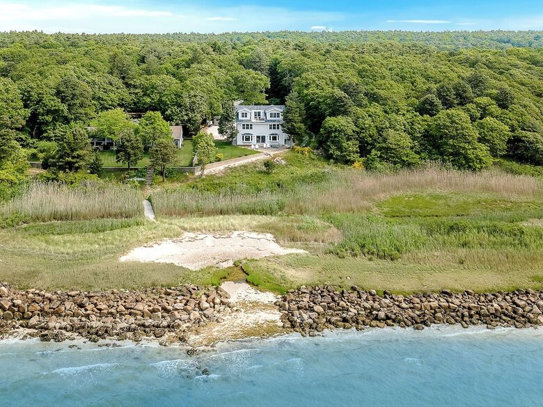 Elegant Coastal Estate on Indian Neck Peninsula - Wareham, Massachusetts
