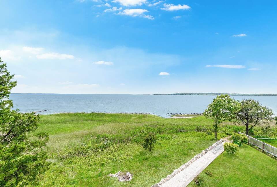 Elegant Coastal Estate on Indian Neck Peninsula - Wareham, Massachusetts