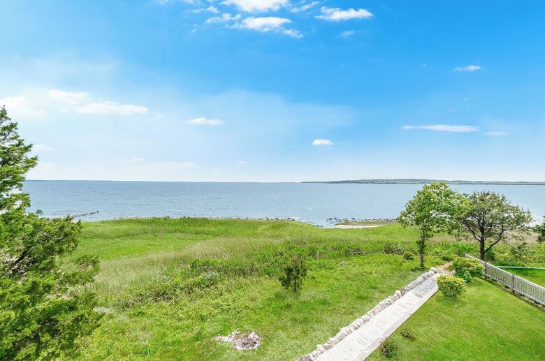 Elegant Coastal Estate on Indian Neck Peninsula - Wareham, Massachusetts