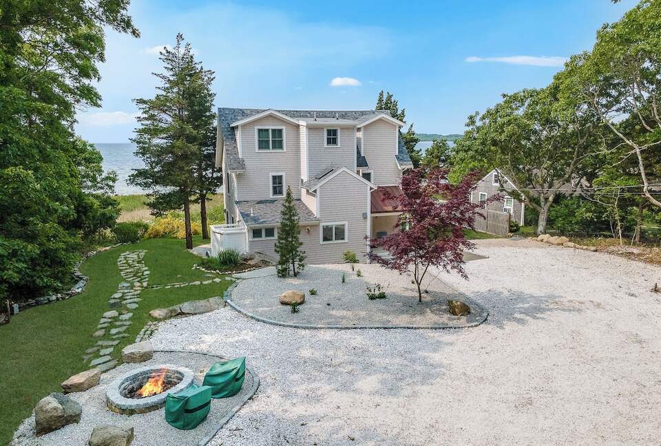 Elegant Coastal Estate on Indian Neck Peninsula - Wareham, Massachusetts