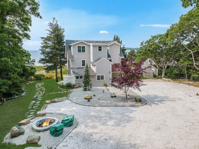 Elegant Coastal Estate on Indian Neck Peninsula - Wareham, Massachusetts