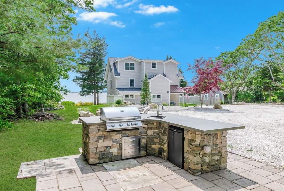 Elegant Coastal Estate on Indian Neck Peninsula - Wareham, Massachusetts