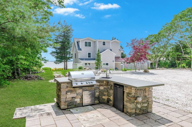 Elegant Coastal Estate on Indian Neck Peninsula - Wareham, Massachusetts