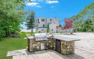 Elegant Coastal Estate on Indian Neck Peninsula - Wareham, Massachusetts