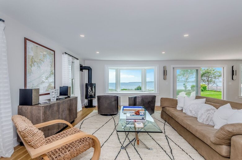 Elegant Coastal Estate on Indian Neck Peninsula - Wareham, Massachusetts