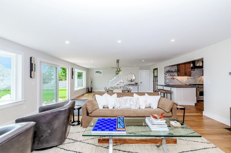 Elegant Coastal Estate on Indian Neck Peninsula - Wareham, Massachusetts