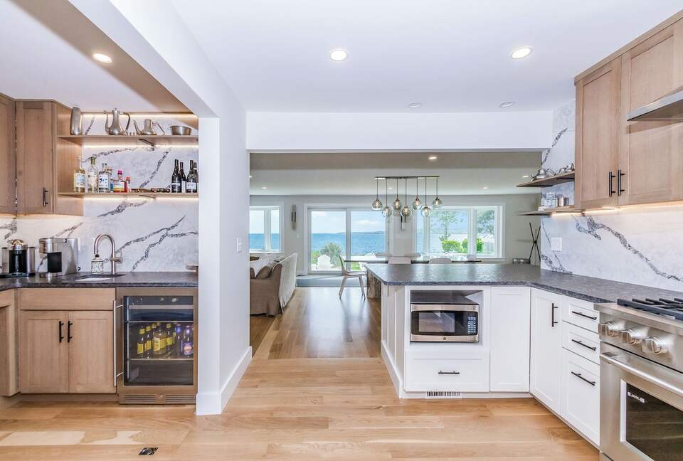 Elegant Coastal Estate on Indian Neck Peninsula - Wareham, Massachusetts