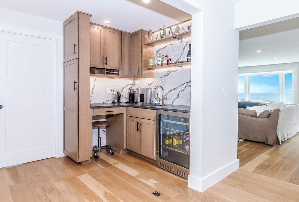 Elegant Coastal Estate on Indian Neck Peninsula - Wareham, Massachusetts