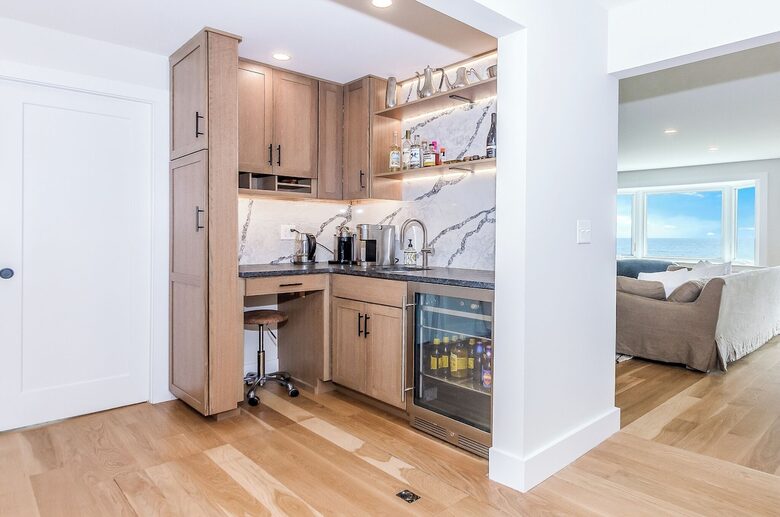 Elegant Coastal Estate on Indian Neck Peninsula - Wareham, Massachusetts