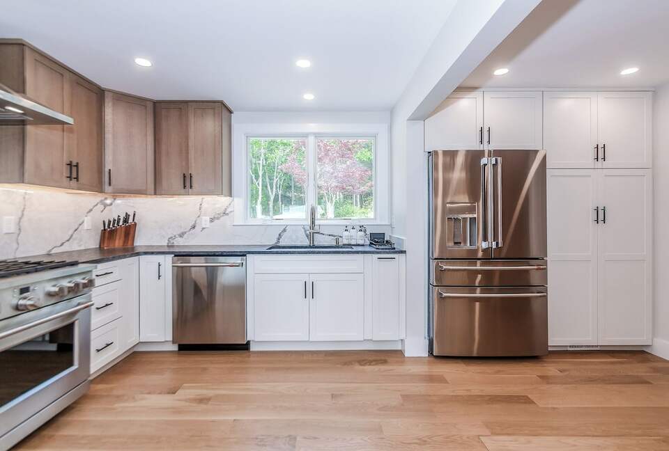 Elegant Coastal Estate on Indian Neck Peninsula - Wareham, Massachusetts