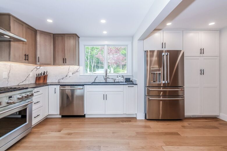 Elegant Coastal Estate on Indian Neck Peninsula - Wareham, Massachusetts