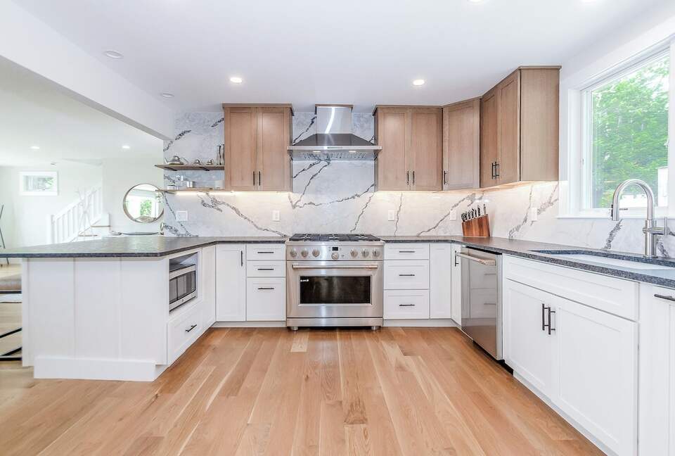 Elegant Coastal Estate on Indian Neck Peninsula - Wareham, Massachusetts