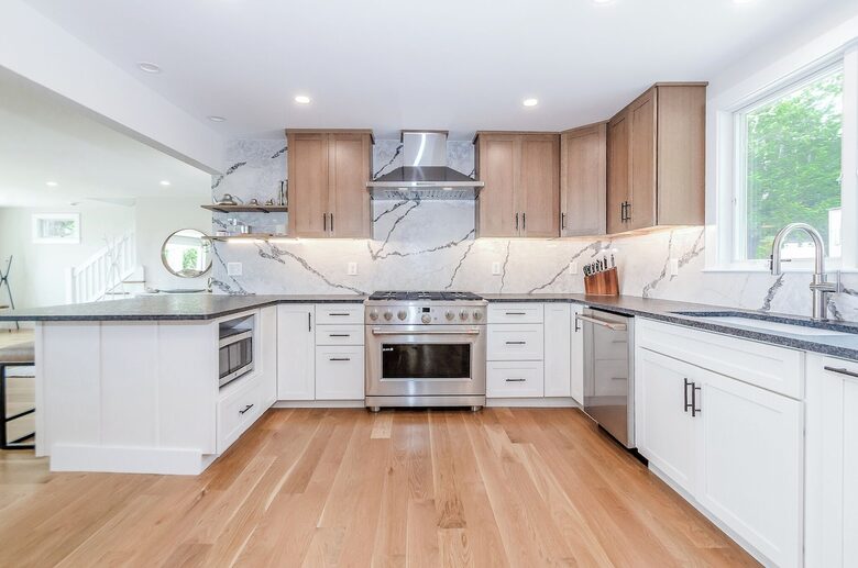 Elegant Coastal Estate on Indian Neck Peninsula - Wareham, Massachusetts