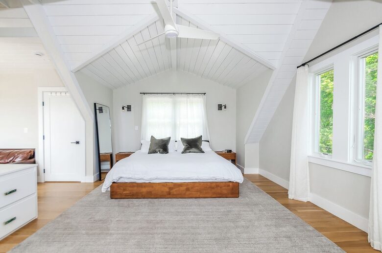 Elegant Coastal Estate on Indian Neck Peninsula - Wareham, Massachusetts