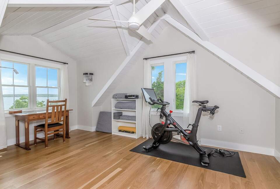 Elegant Coastal Estate on Indian Neck Peninsula - Wareham, Massachusetts