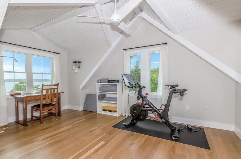 Elegant Coastal Estate on Indian Neck Peninsula - Wareham, Massachusetts