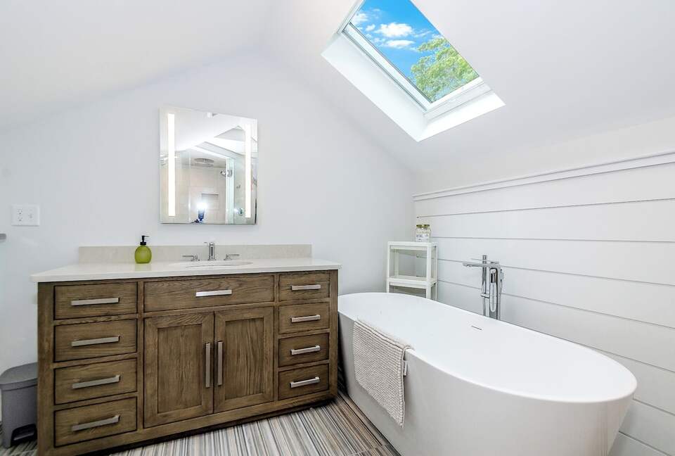 Elegant Coastal Estate on Indian Neck Peninsula - Wareham, Massachusetts