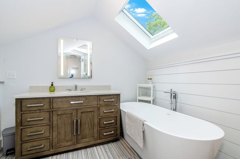 Elegant Coastal Estate on Indian Neck Peninsula - Wareham, Massachusetts