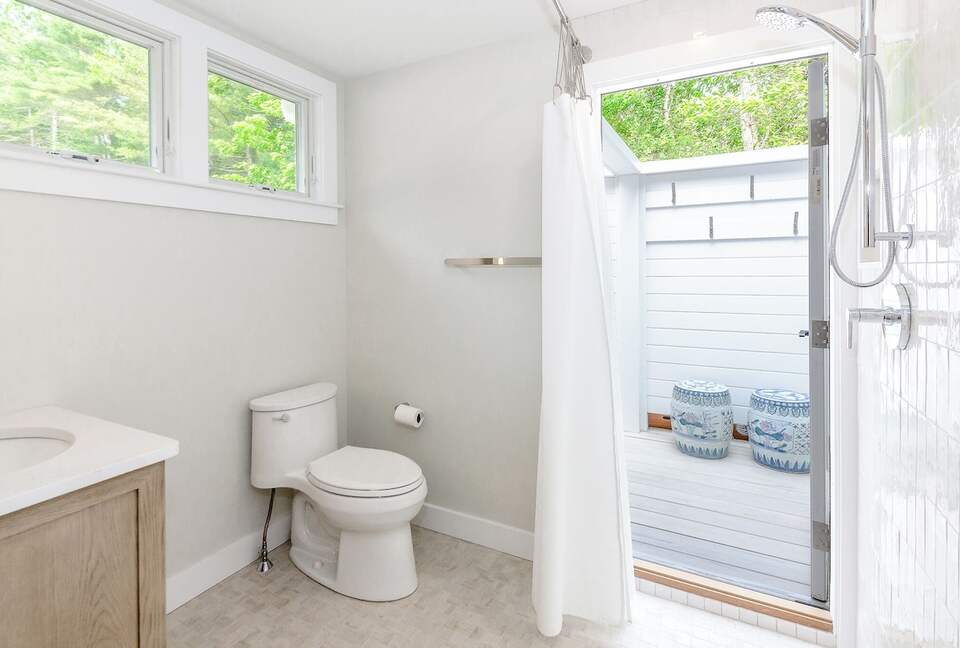 Elegant Coastal Estate on Indian Neck Peninsula - Wareham, Massachusetts