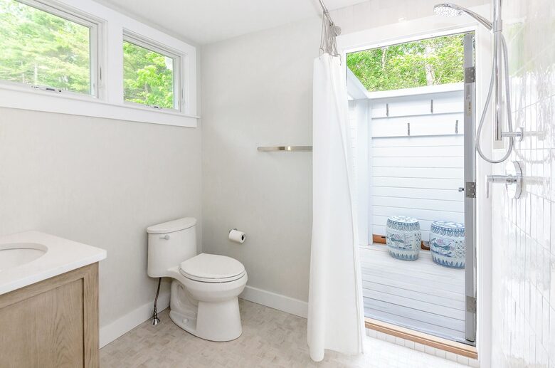 Elegant Coastal Estate on Indian Neck Peninsula - Wareham, Massachusetts