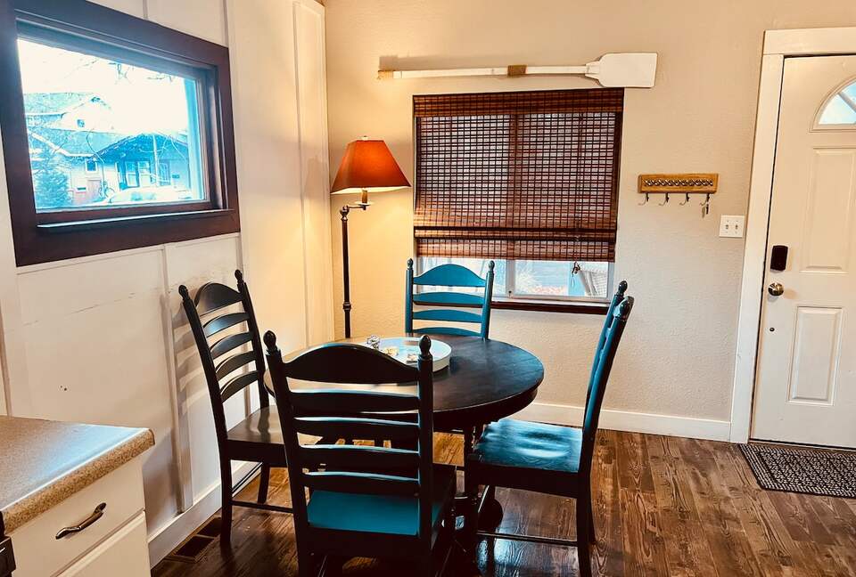 Old Bend River Cottage Retreat - Bend, Oregon