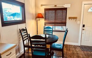 Old Bend River Cottage Retreat - Bend, Oregon