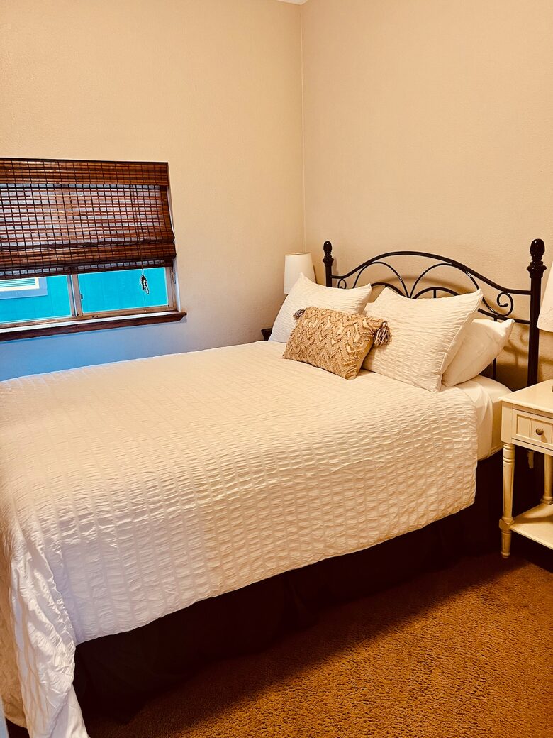 Old Bend River Cottage Retreat - Bend, Oregon