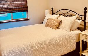 Old Bend River Cottage Retreat - Bend, Oregon