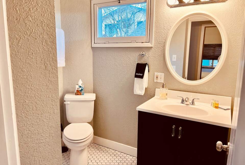 Old Bend River Cottage Retreat - Bend, Oregon