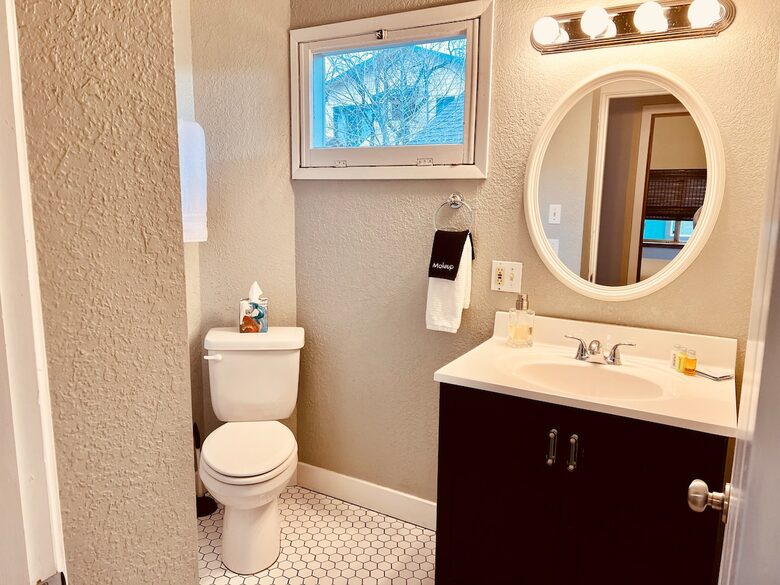 Old Bend River Cottage Retreat - Bend, Oregon