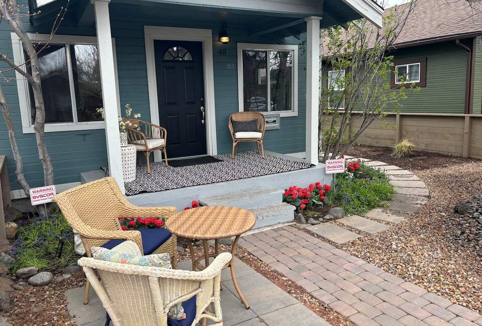 Old Bend River Cottage Retreat - Bend, Oregon