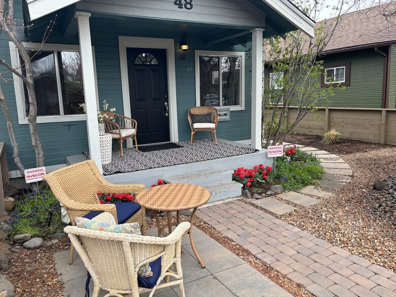 Old Bend River Cottage Retreat - Bend, Oregon