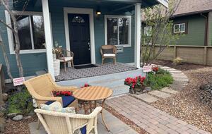 Old Bend River Cottage Retreat - Bend, Oregon