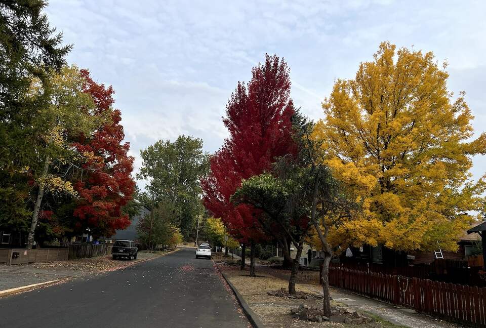Old Bend River Cottage Retreat - Bend, Oregon