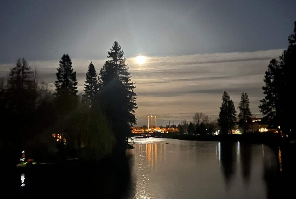 Old Bend River Cottage Retreat - Bend, Oregon