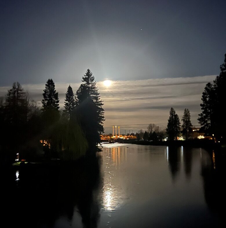 Old Bend River Cottage Retreat - Bend, Oregon