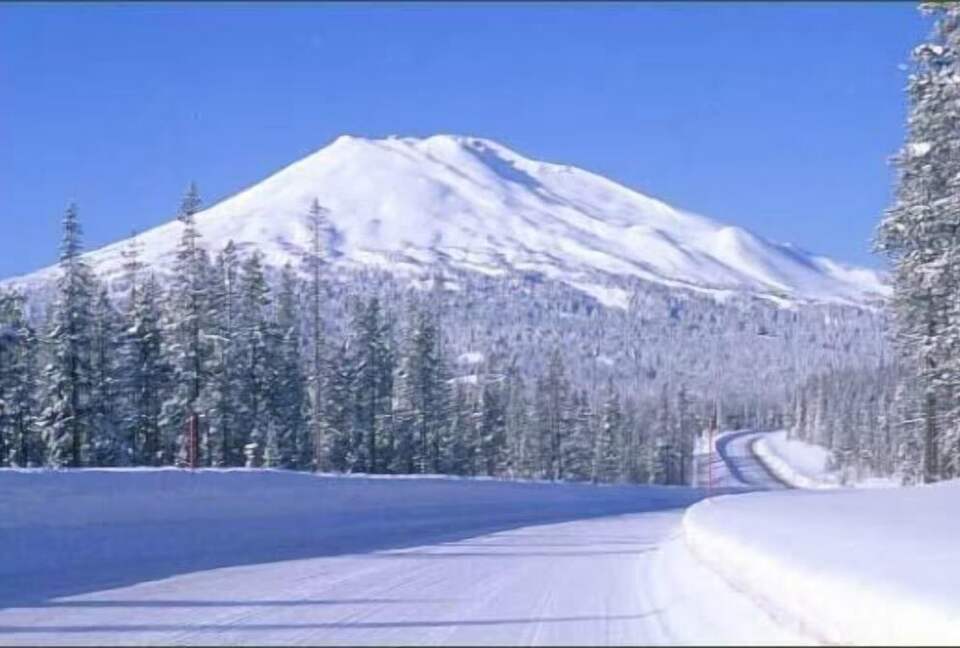 Old Bend River Cottage Retreat - Bend, Oregon