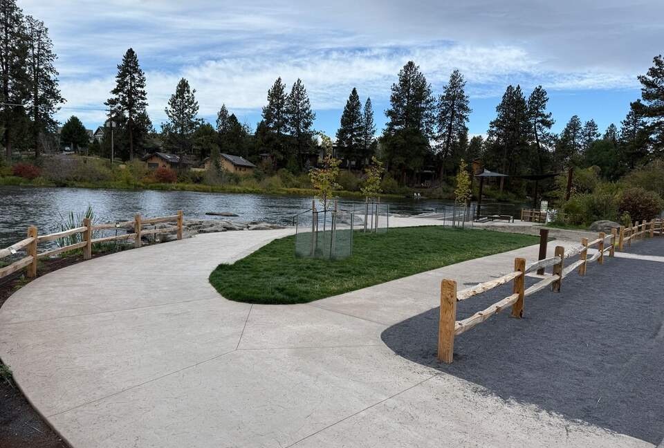 Old Bend River Cottage Retreat - Bend, Oregon