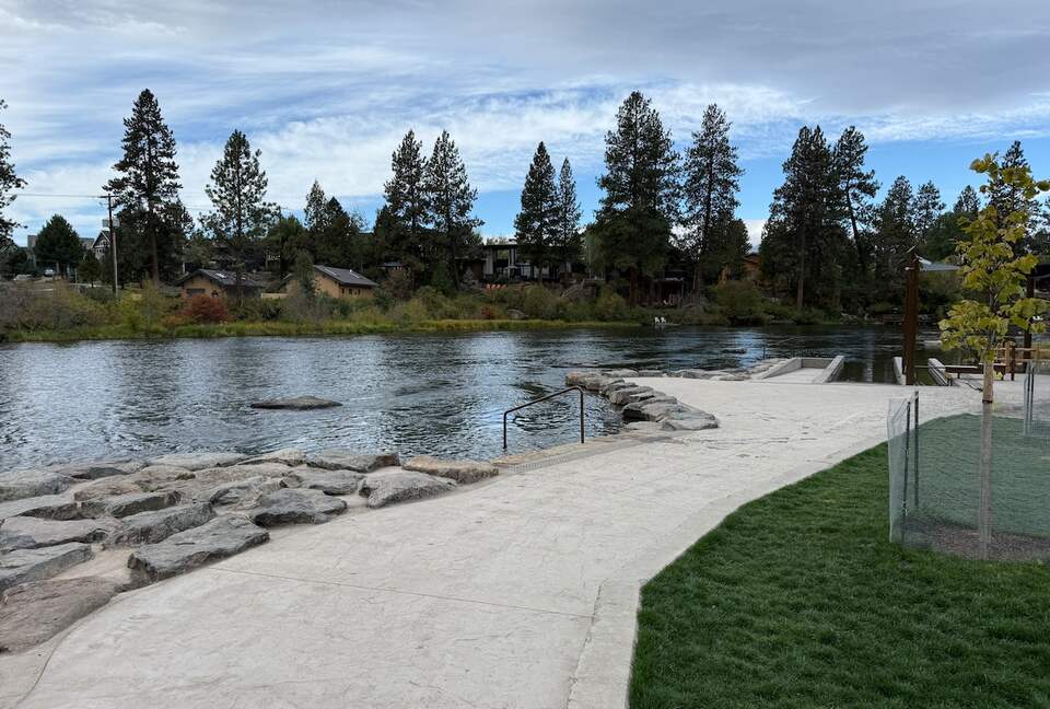 Old Bend River Cottage Retreat - Bend, Oregon